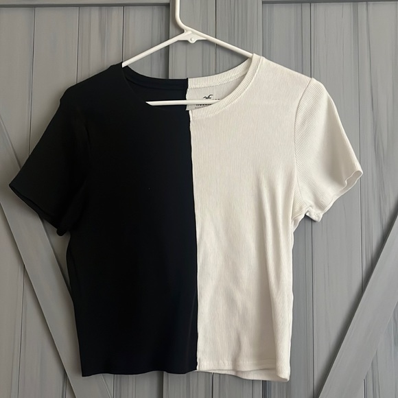 Black and white top - Picture 1 of 2